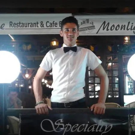 Boutique Suites At The Moonlight דירה